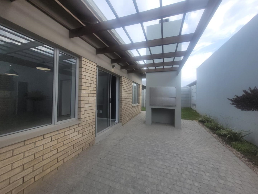 3 Bedroom Property for Sale in Mooikloof Country Estate Western Cape